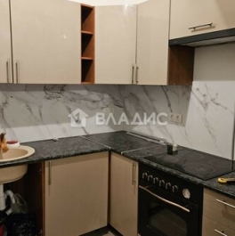 Продажа 1-комн квартиры на вторичном рынке Новозаводская улица,  д. 2 к5