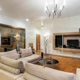 Продажа 3-комн квартиры на вторичном рынке ул Петровка,  д. 28