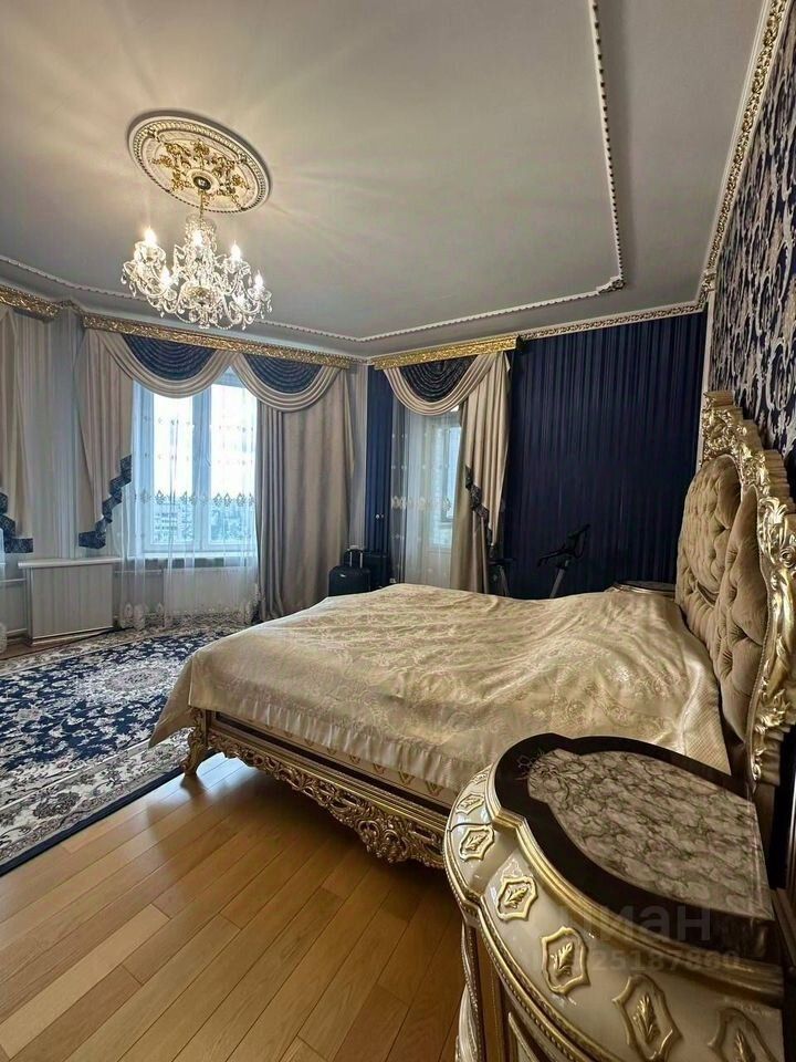 Продажа 3-комн квартиры на вторичном рынке улица Бадаева, 6к1