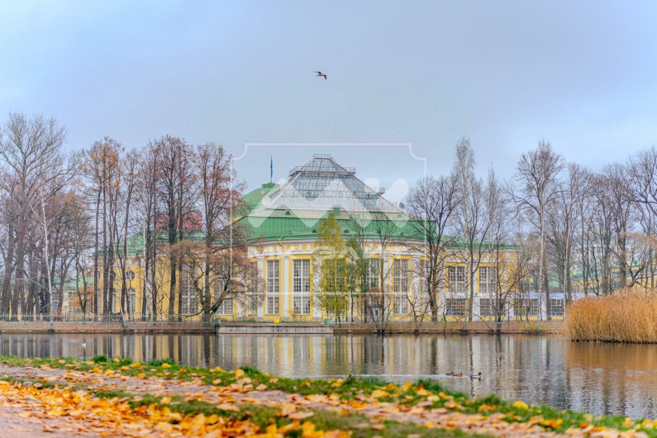 Продажа 4-комн квартиры на вторичном рынке Таврическая улица, 37