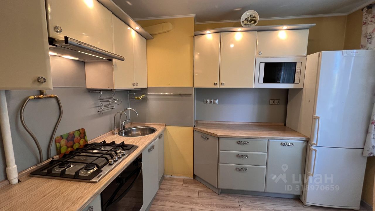 Продажа 2-комн квартиры на вторичном рынке Юбилейный мкр, улица Героев Курсантов, 18