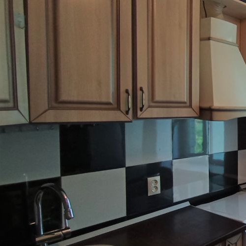 2-комн квартира пос. Кобринское, улица Центральная, 12