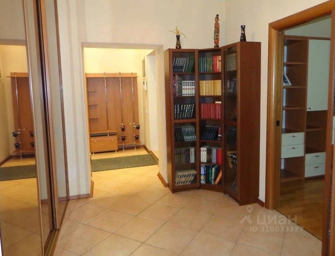 Продажа 4-комн квартиры на вторичном рынке Наставнический переулок, 6