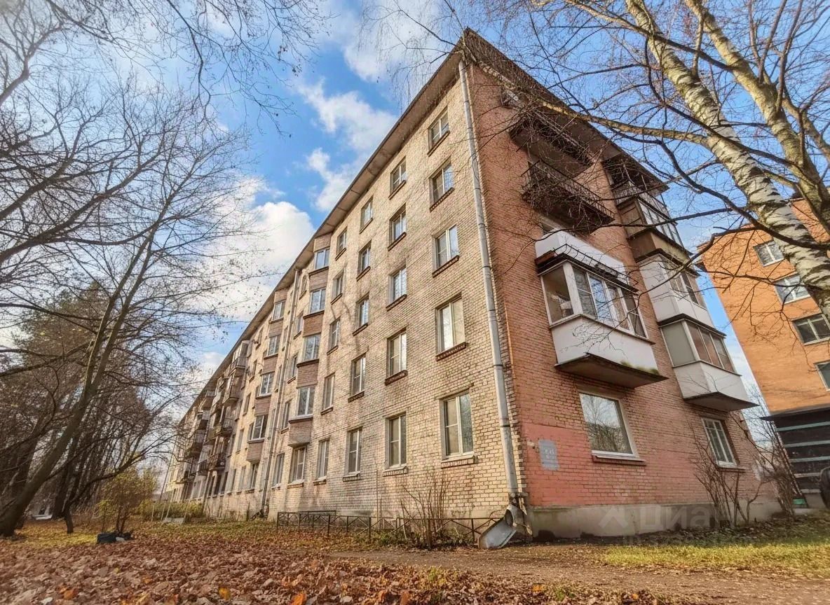 Продажа 1-комн квартиры на вторичном рынке пос. Стрельна, Санкт-Петербургское шоссе, 94