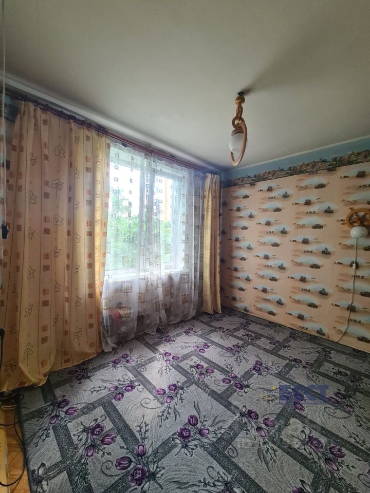 Продажа 4-комн квартиры на вторичном рынке Полярная улица, 52К3