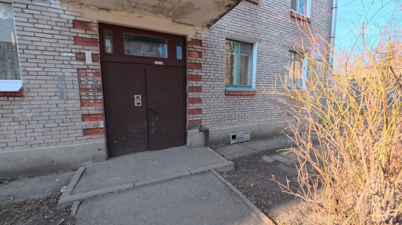 Продажа 1-комн квартиры на вторичном рынке пос. Стрельна, улица Гоголя, 7