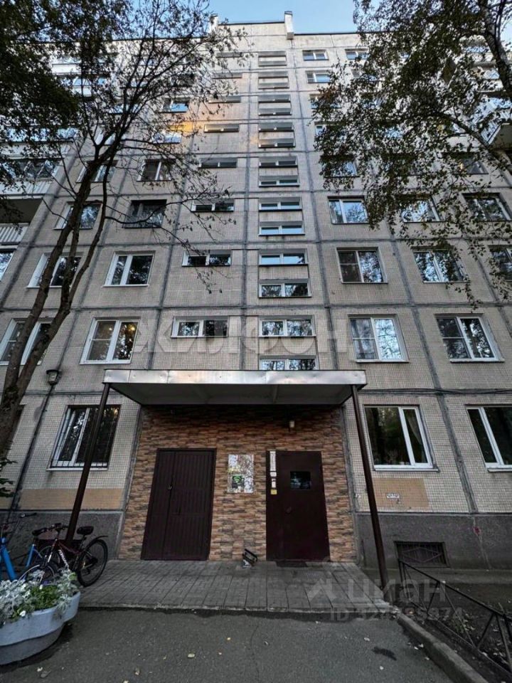 Продажа 4-комн квартиры на вторичном рынке Тихорецкий проспект, 35