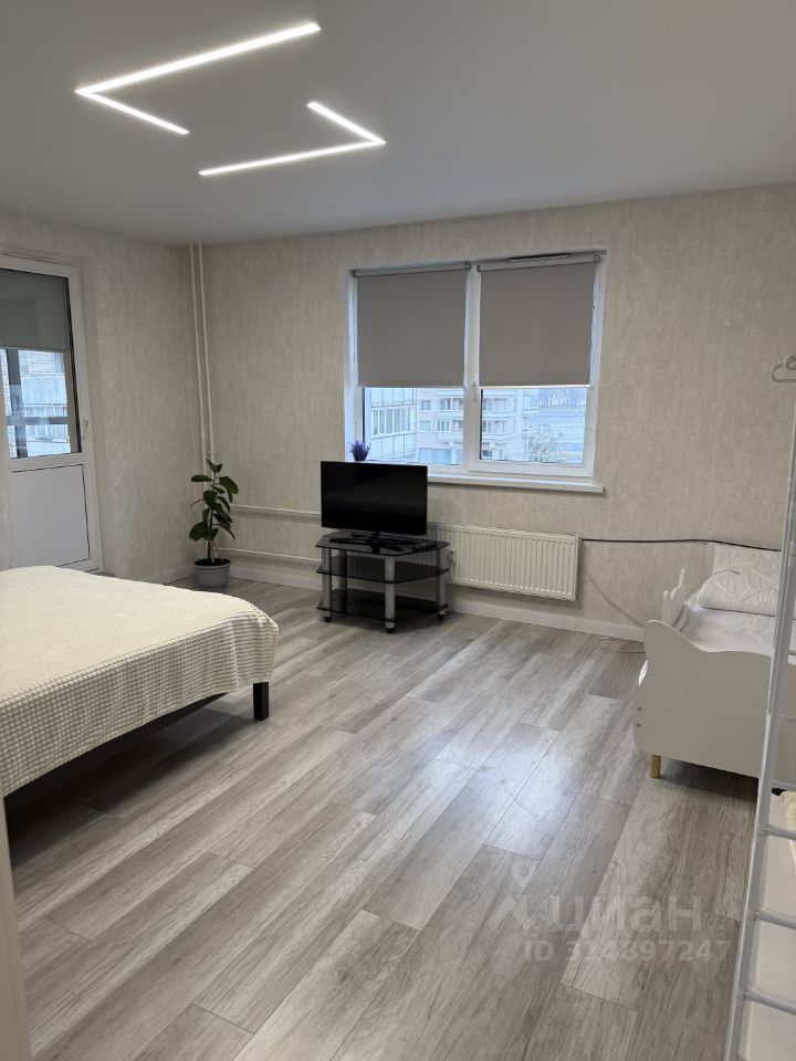 Продажа 1-комн квартиры на вторичном рынке Большеохтинский проспект, 15К3