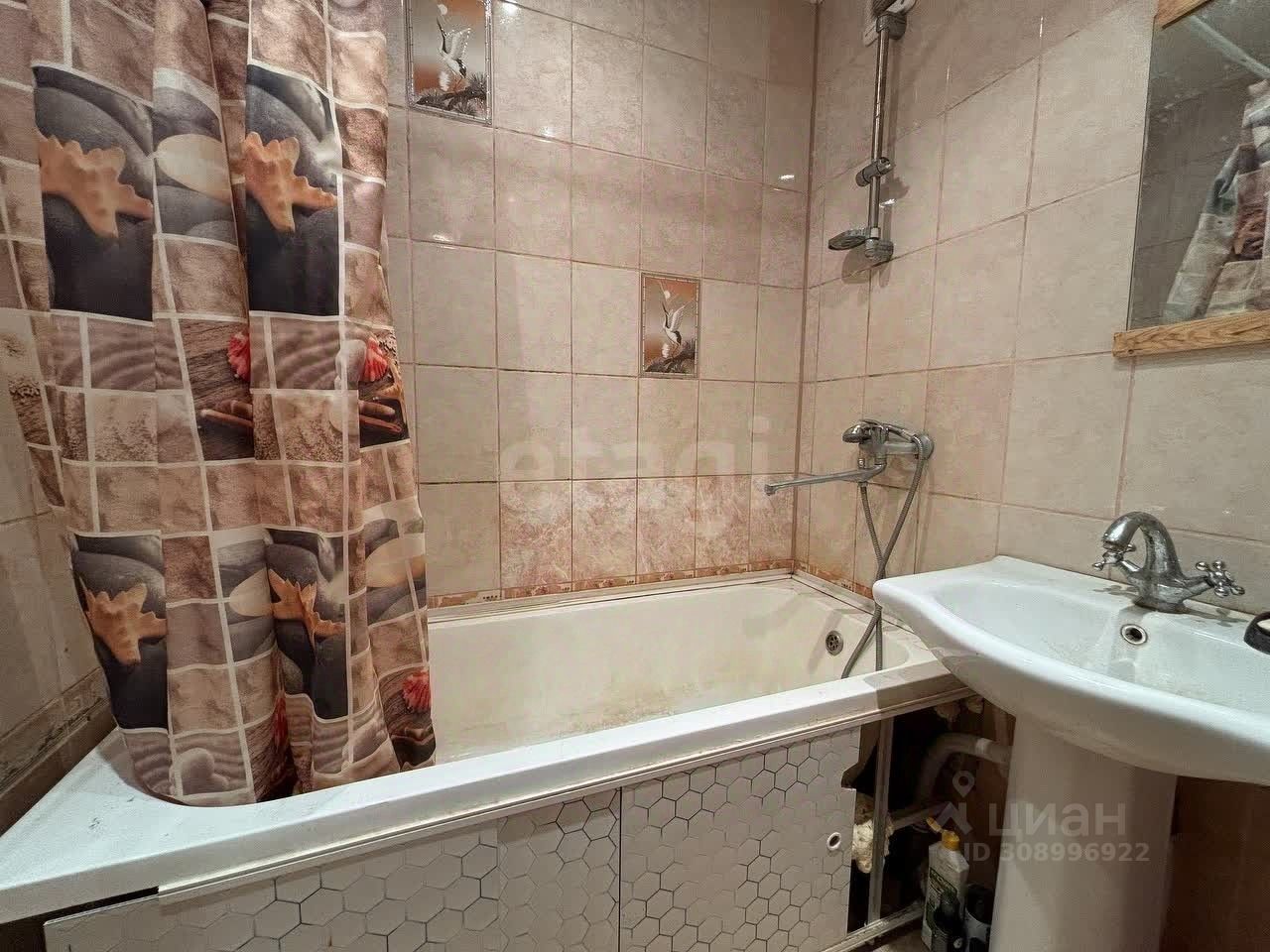 Продажа 1-комн квартиры на вторичном рынке пос. Глажево, 9