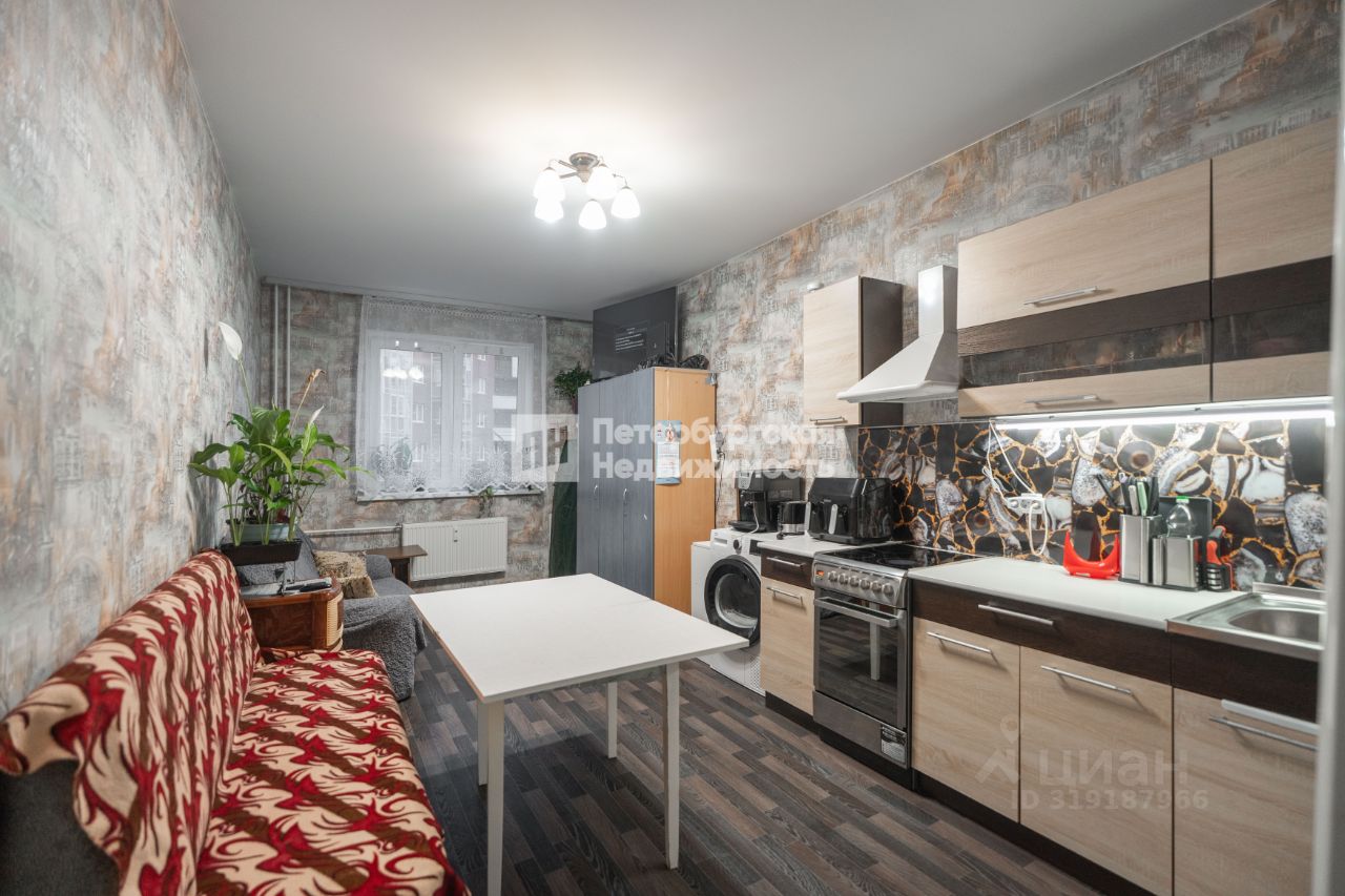 Продажа 3-комн квартиры на вторичном рынке Мурино, Оборонная улица, 37к2
