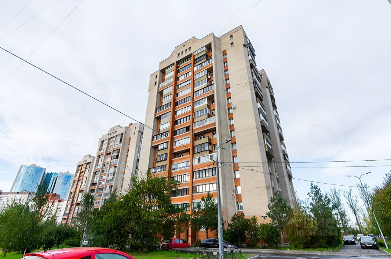 Продажа 3-комн квартиры на вторичном рынке Рыбацкий проспект, 11