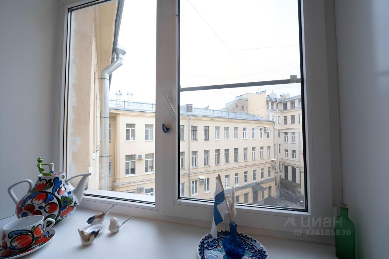 Продажа 2-комн квартиры на вторичном рынке Большая Конюшенная улица, 13