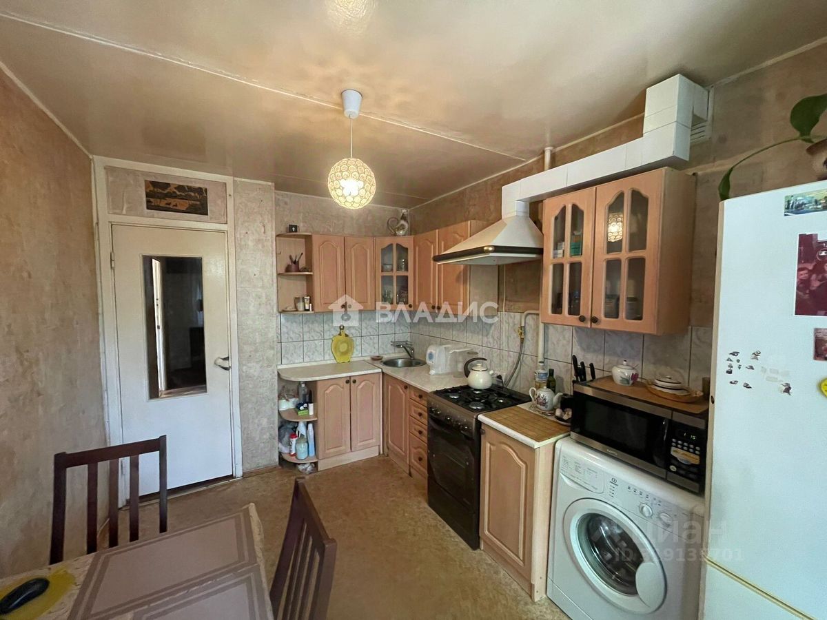 Продажа 3-комн квартиры на вторичном рынке Лобня, улица Чкалова, 12