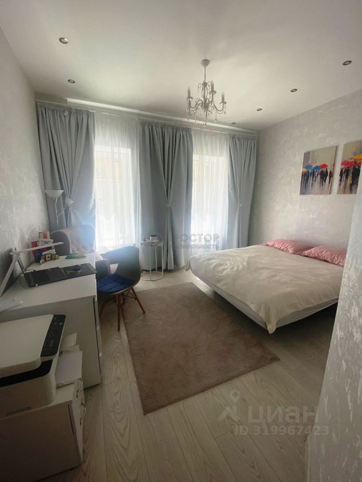 Продажа 4-комн квартиры на вторичном рынке Благовещенский переулок, 5