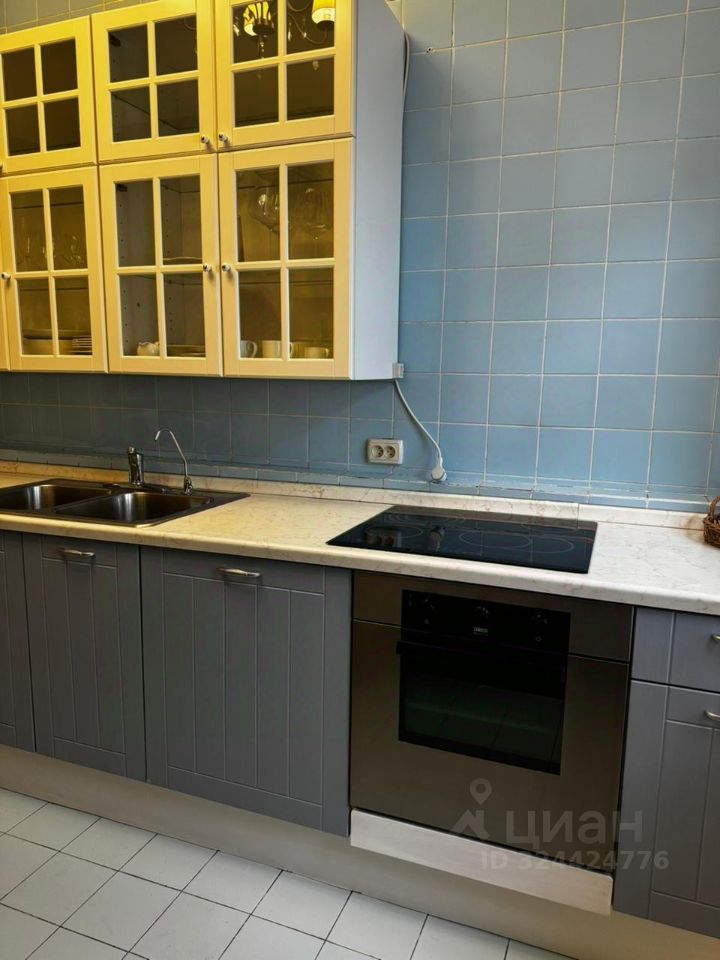 Аренда 4-комн квартиры на вторичном рынке Большая Никитская улица, 31