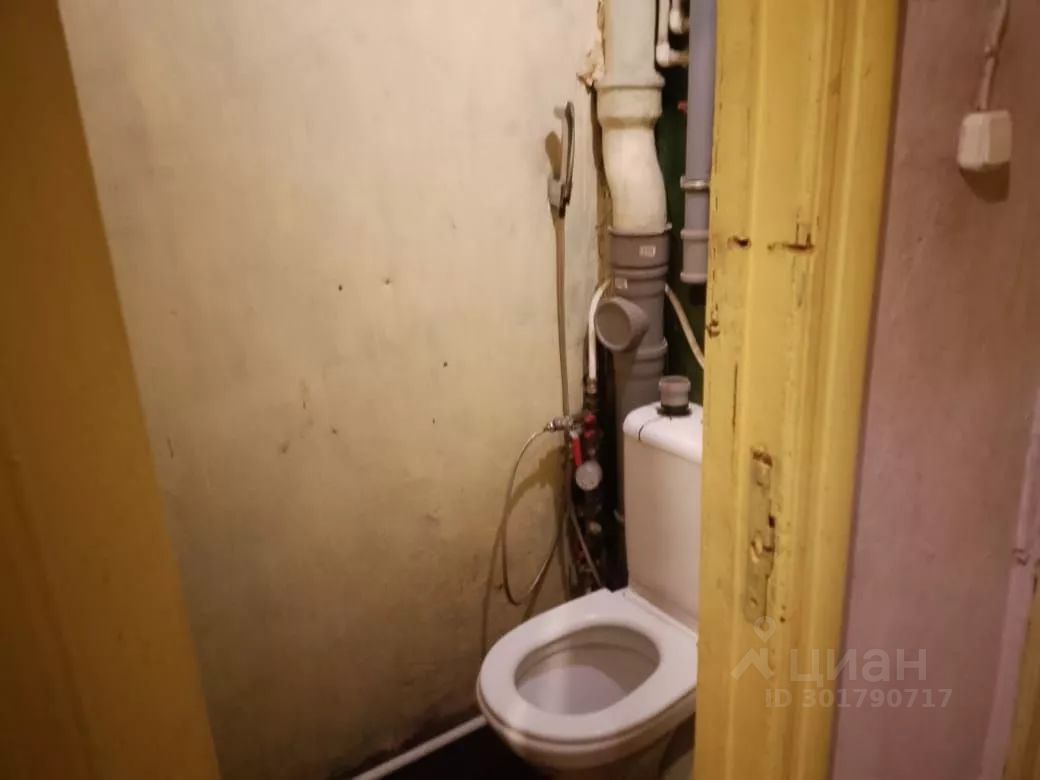 Продажа 3-комн квартиры на вторичном рынке 16-я Васильевского острова линия, 25Б