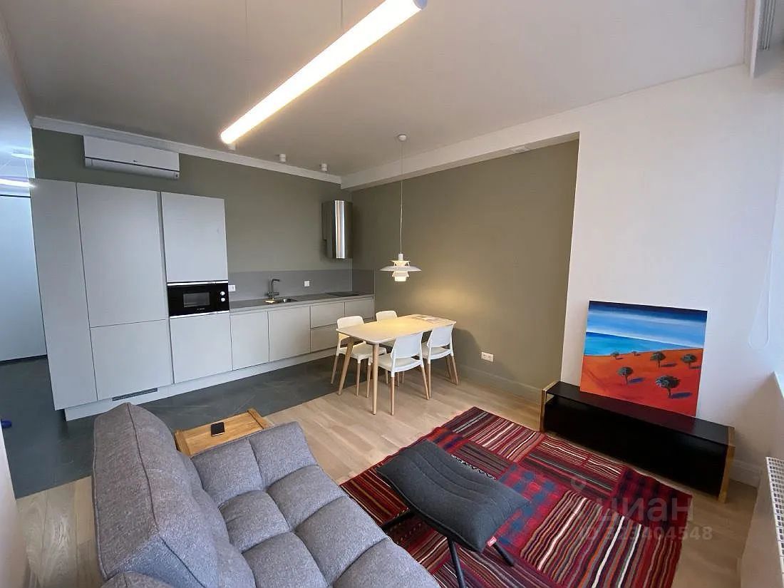 Аренда 2-комн квартиры на вторичном рынке улица Авиаконструктора Сухого, 2к1