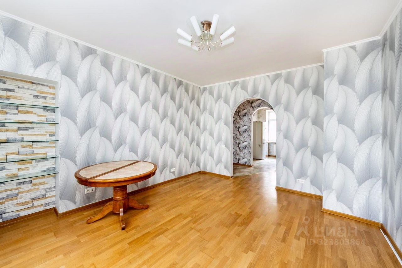 Продажа 3-комн квартиры на вторичном рынке Октябрьская улица, 4