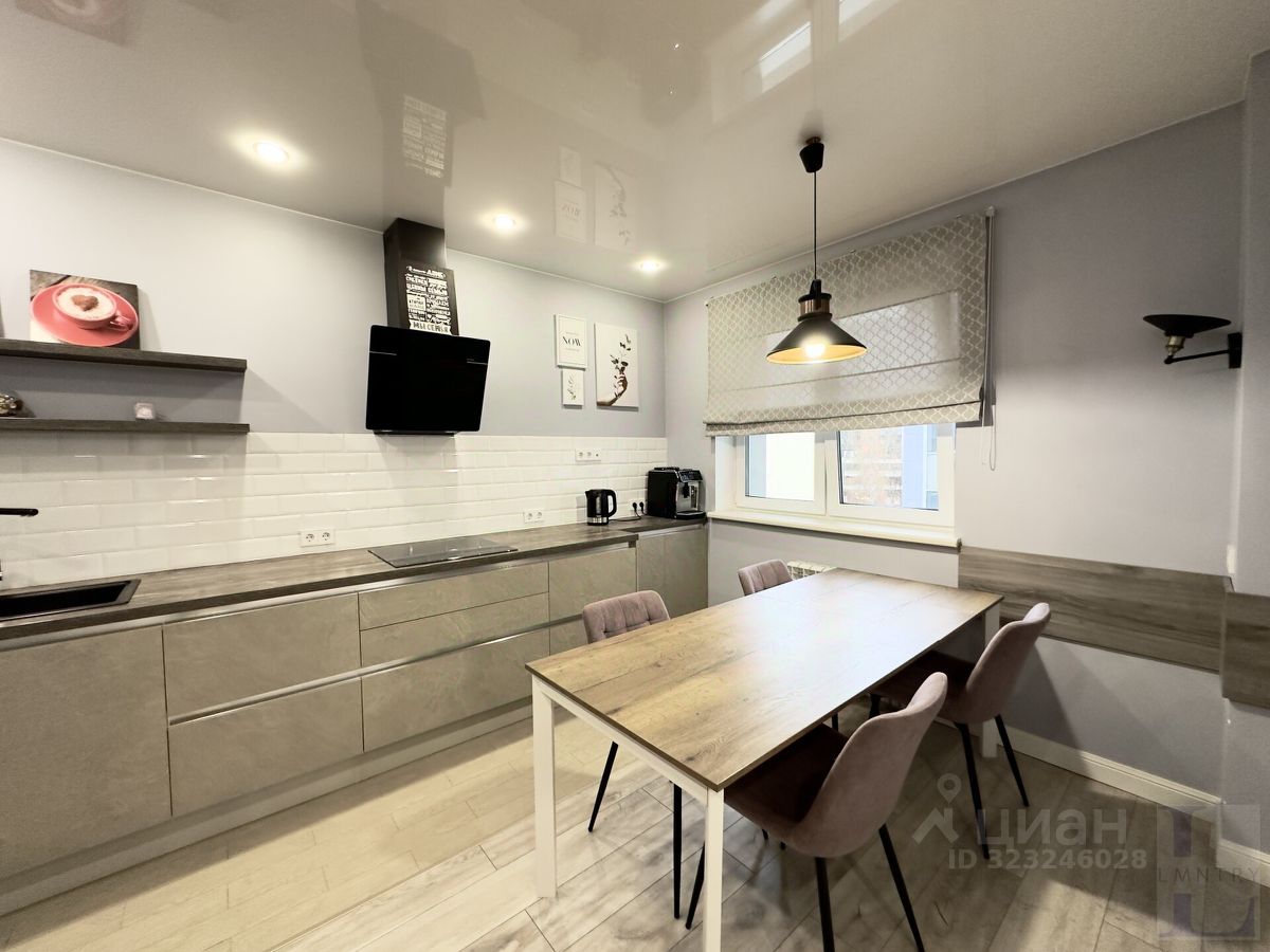 Продажа 3-комн квартиры на вторичном рынке Смоленская улица, 18