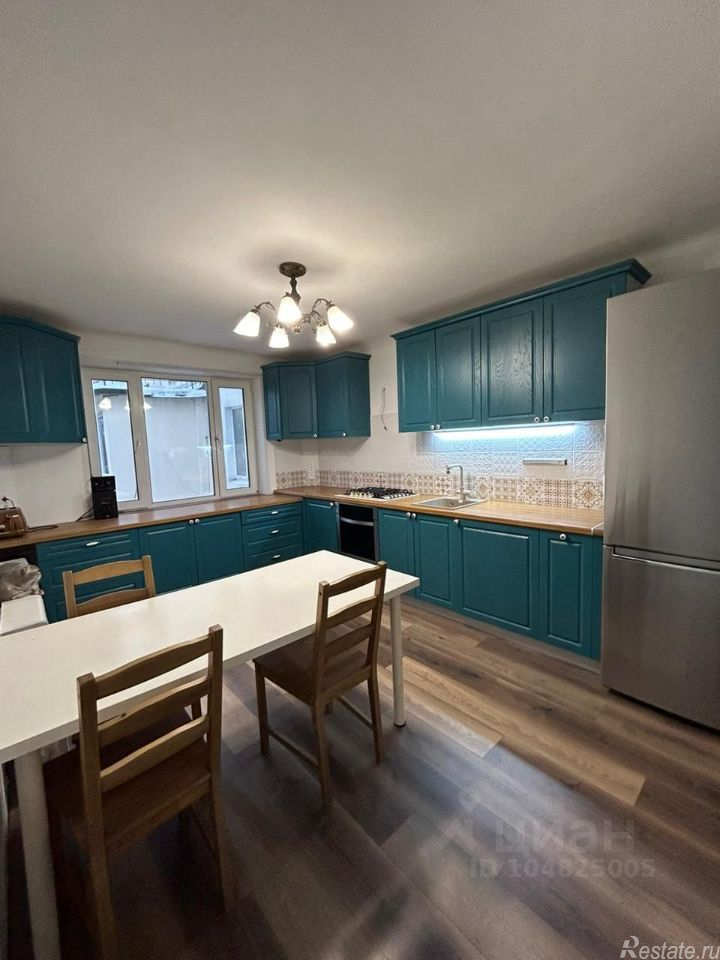 Продажа 3-комн квартиры на вторичном рынке Сходня, Первомайская улица,  д. 21