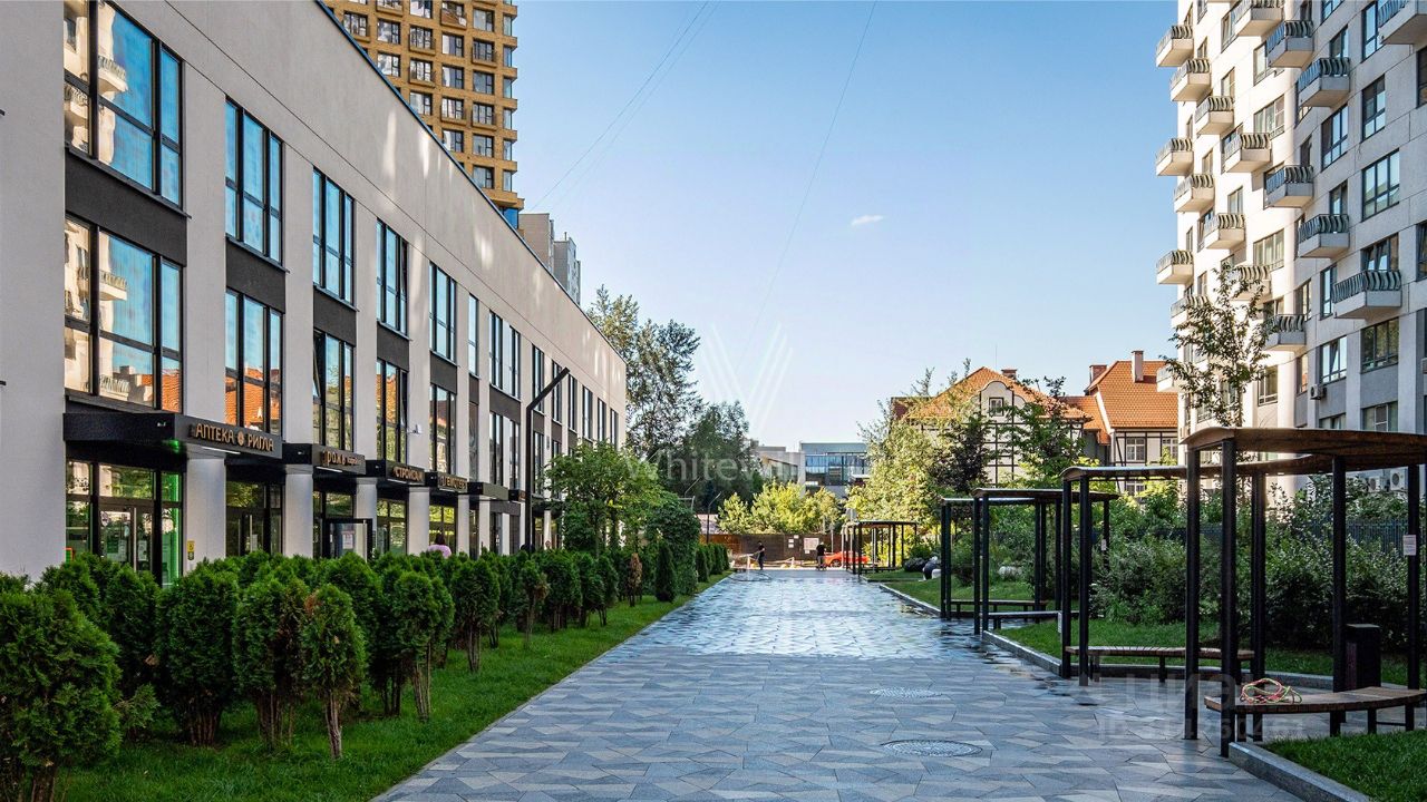 Продажа 4-комн квартиры на вторичном рынке улица Народного Ополчения, 15К3