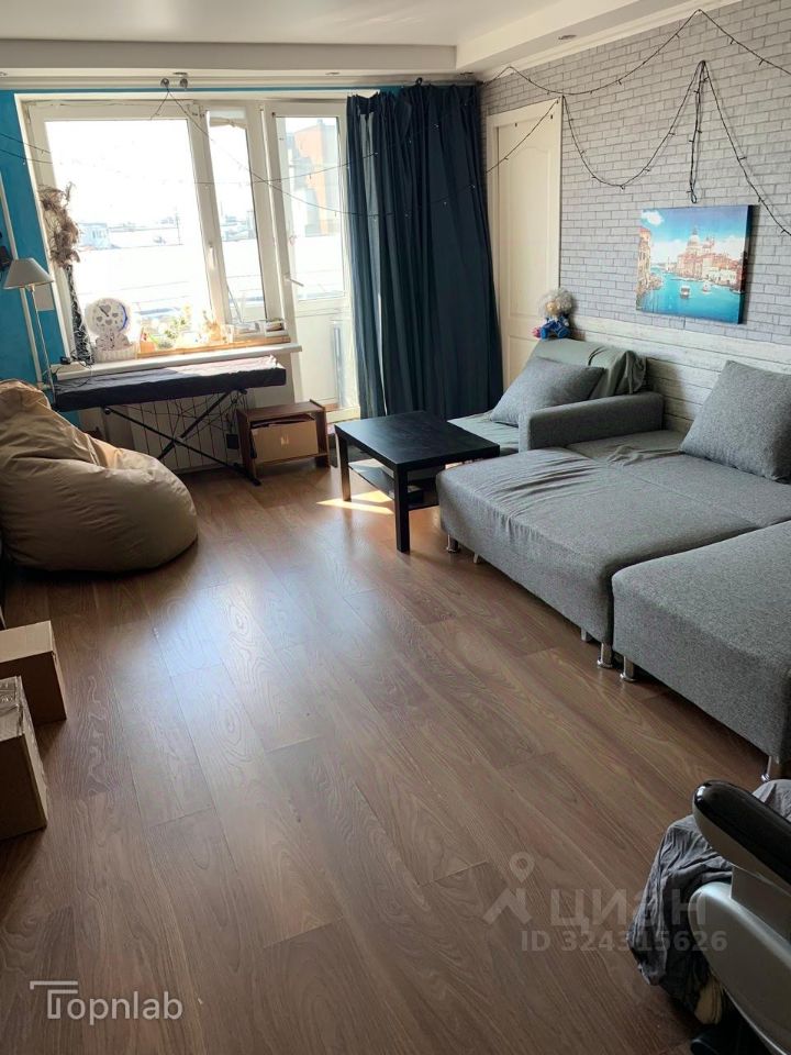 Продажа 3-комн квартиры на вторичном рынке улица Карташихина, 19