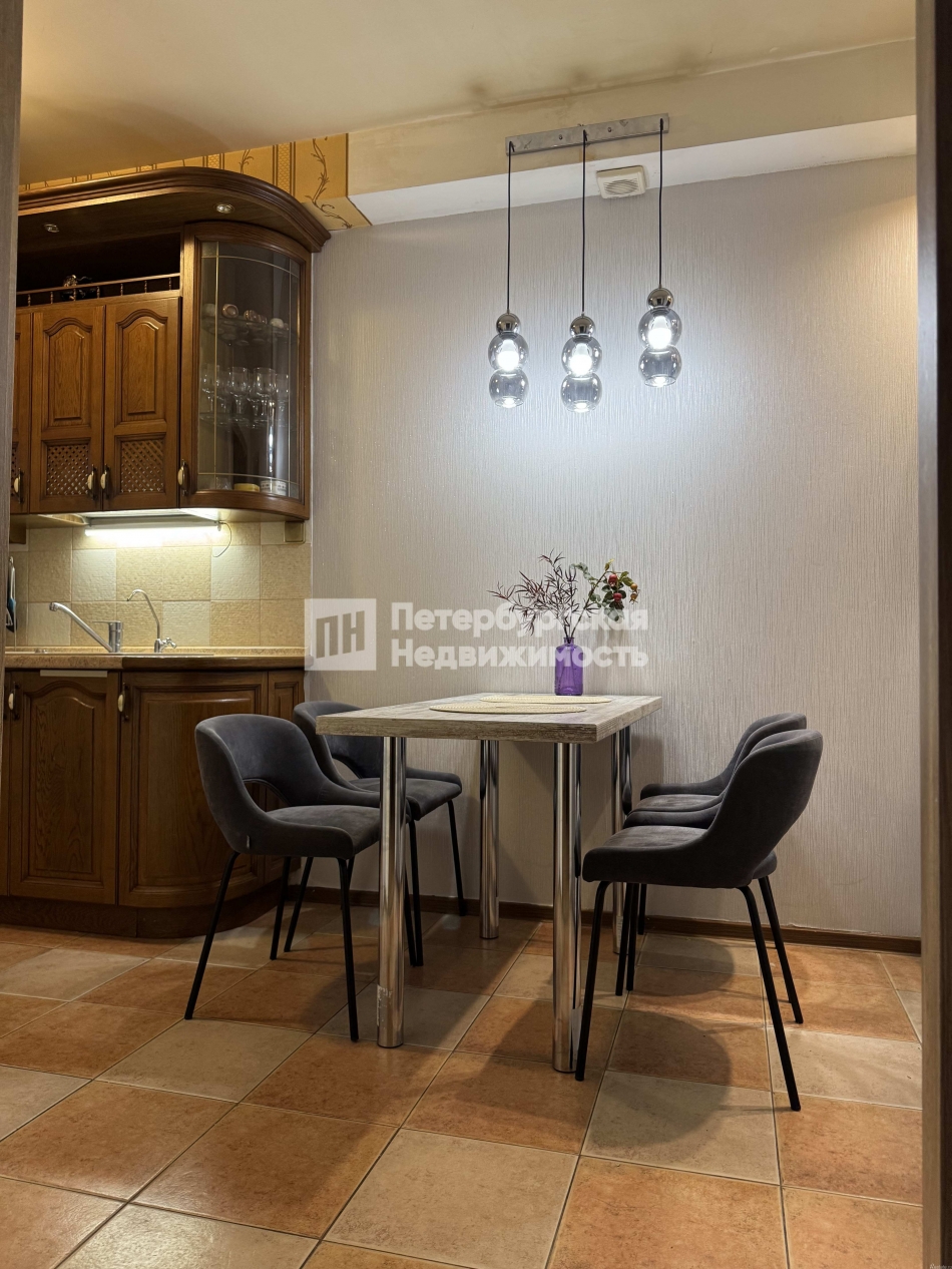 Продажа 4-комн квартиры на вторичном рынке ул Думская, д 5 к 22 литера а