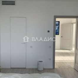 Продажа 2-комн квартиры на вторичном рынке Мосфильмовская улица,  д. 74Б