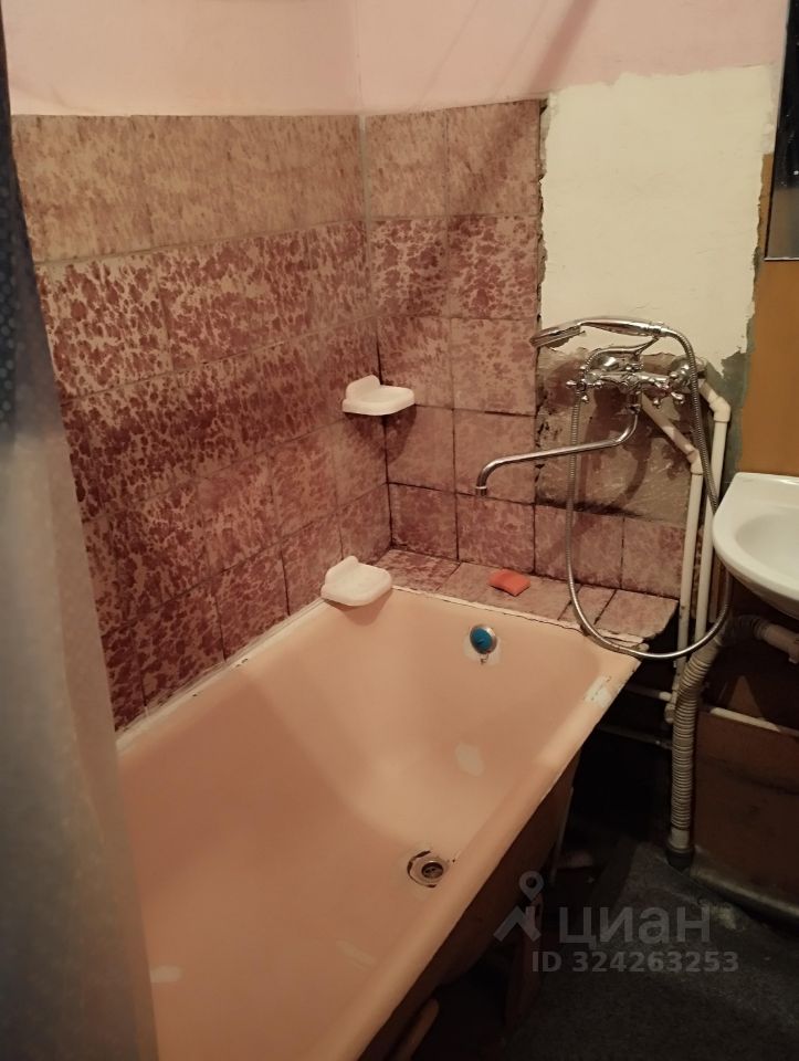 Продажа 1-комн квартиры на вторичном рынке пос. Оредеж, улица Энгельса, 15