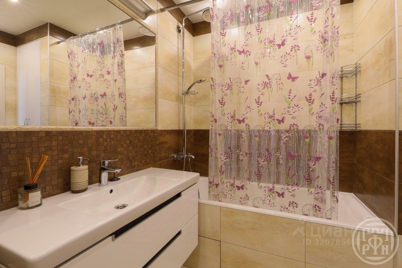 Продажа 3-комн квартиры на вторичном рынке Парголовская улица, 3