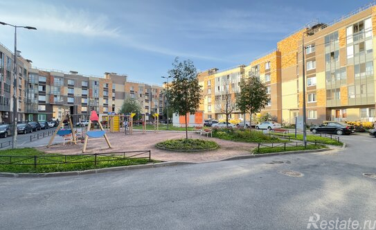 Продажа 2-комн квартиры на вторичном рынке Юнтоловский проспект,  д. 47 к4