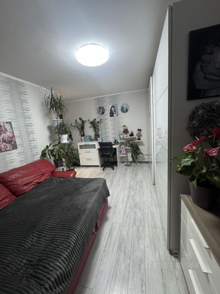 Продажа 2-комн квартиры на вторичном рынке улица Гурьянова, 43