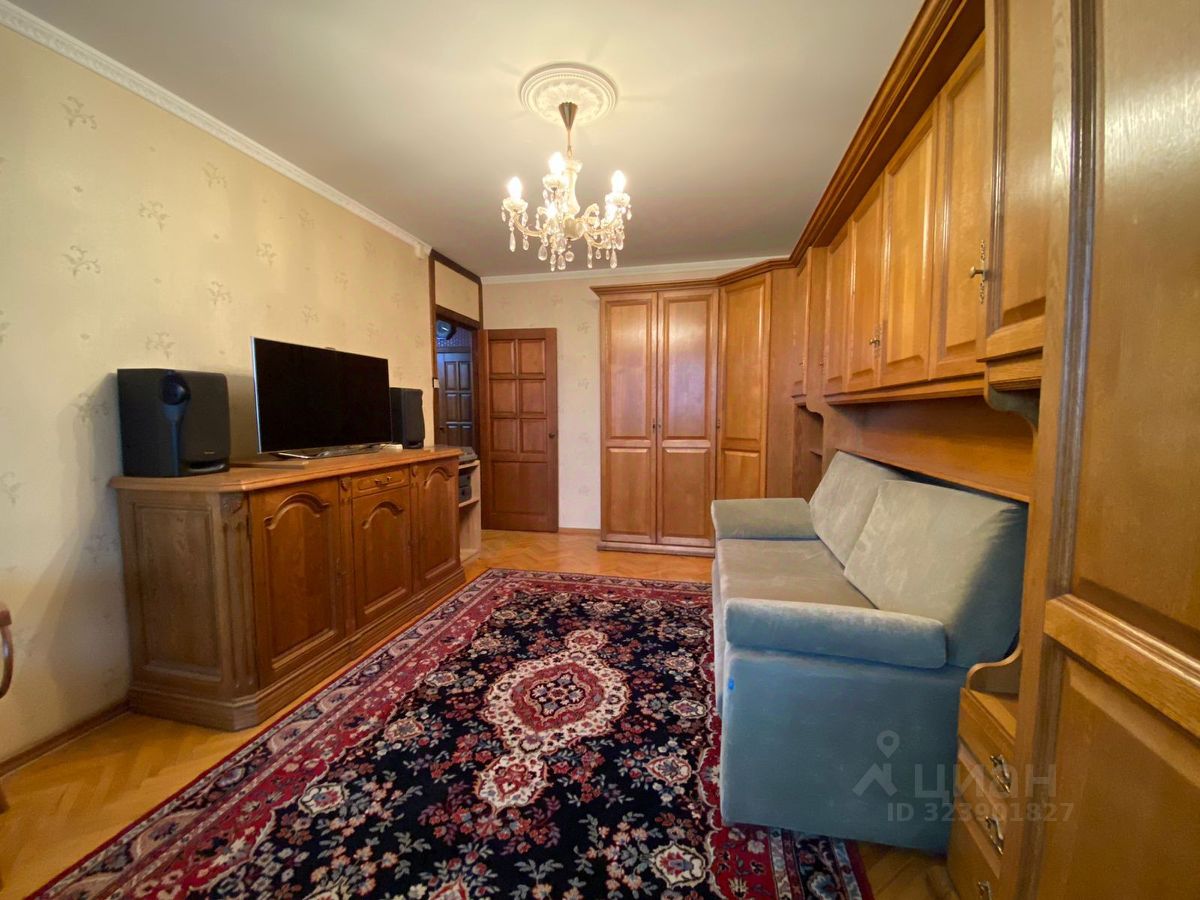 Продажа 3-комн квартиры на вторичном рынке улица Маршала Мерецкова, 2