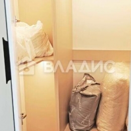 Продажа 3-комн квартиры на вторичном рынке Поклонная улица,  д. 9