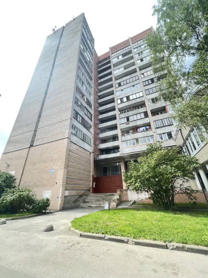 Продажа комнаты Светлановский проспект, 60К2