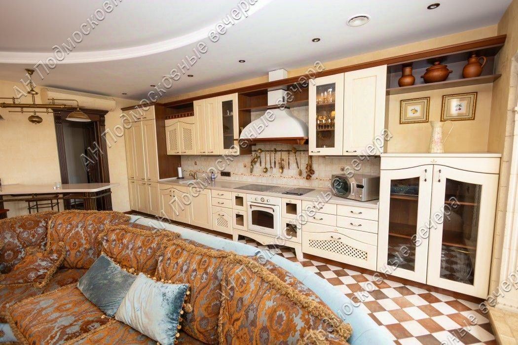 Продажа 4-комн квартиры на вторичном рынке Давыдковская улица, 3