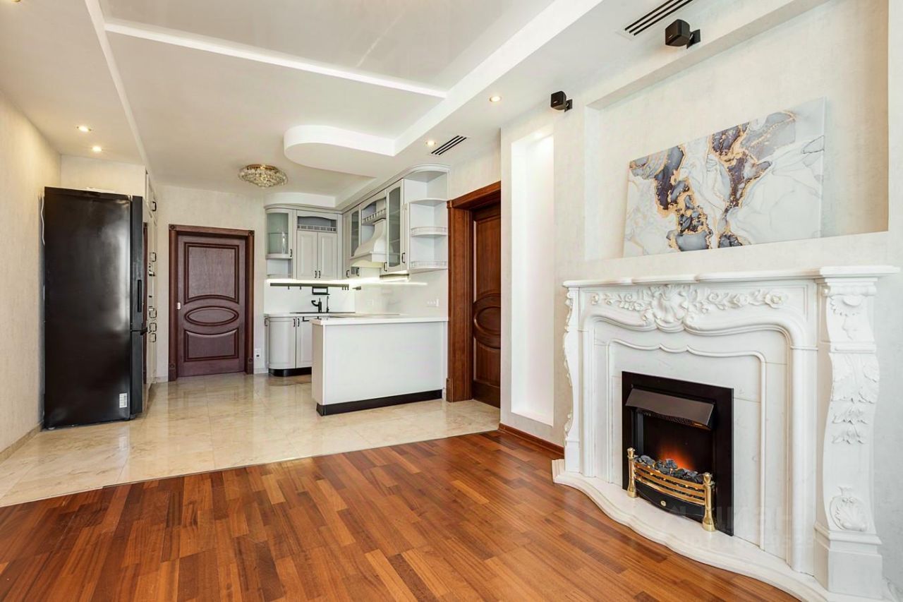 Продажа 3-комн квартиры на вторичном рынке улица Есенина, 16к1