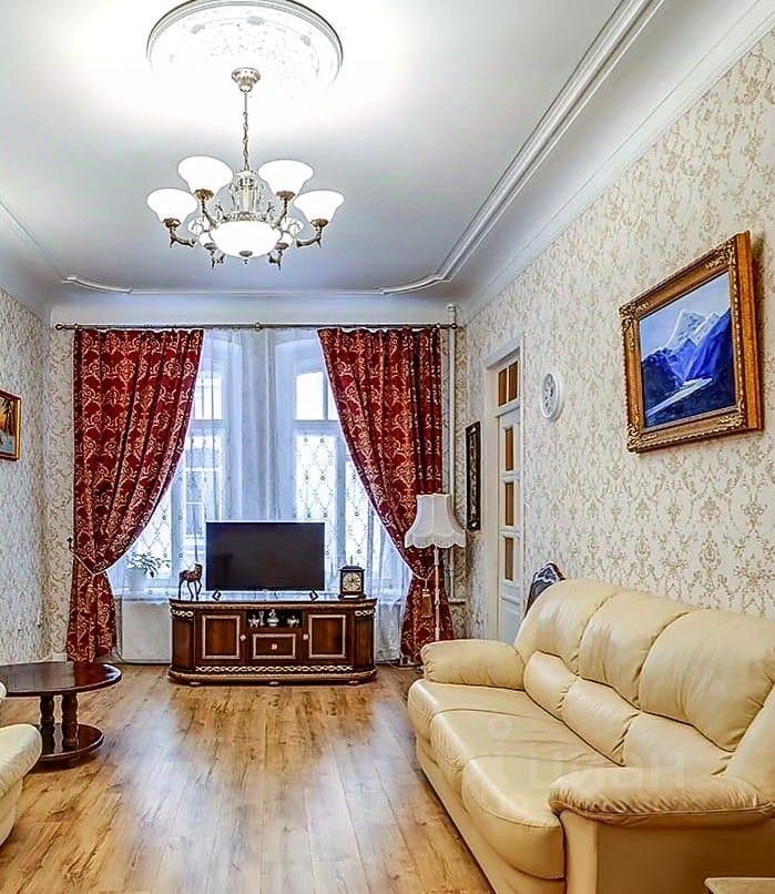 Продажа 4-комн квартиры на вторичном рынке Невский проспект, 156