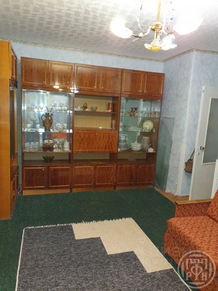 Продажа 4-комн квартиры на вторичном рынке Сланцы, улица Гагарина, 52