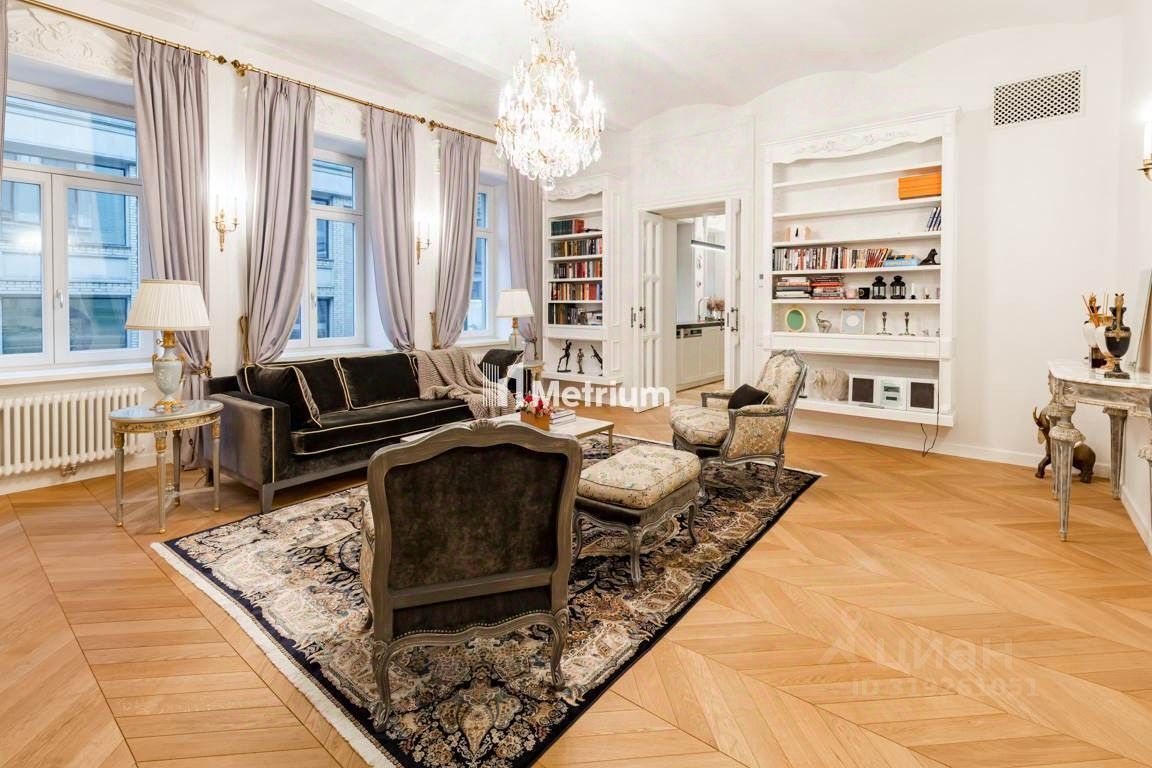 Продажа 2-комн квартиры на вторичном рынке Никольская улица, 10/2С2б