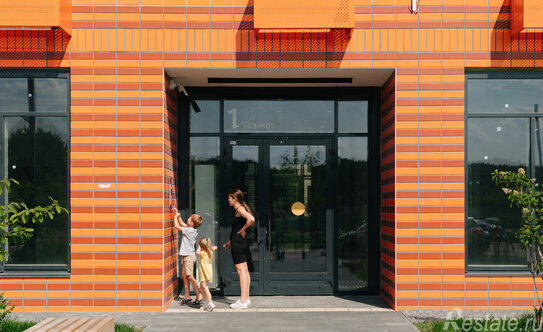 Продажа 4-комн квартиры на вторичном рынке улица Александры Монаховой,  д. 94 к1