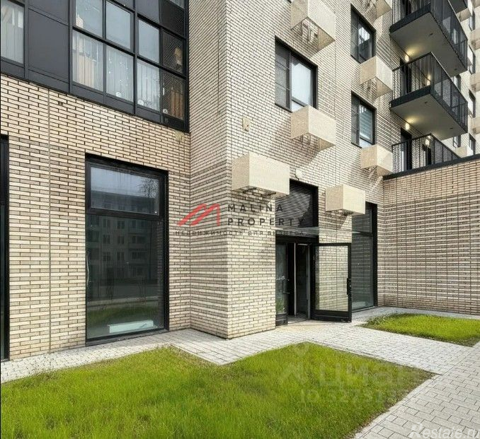 Продажа торгового помещения улица Юных Ленинцев,  д. 117