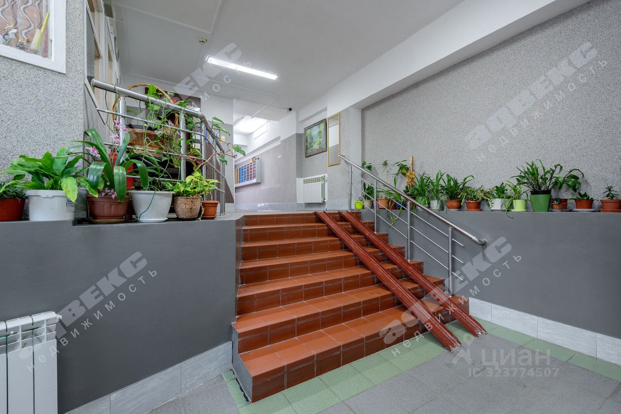 Продажа 3-комн квартиры на вторичном рынке Бассейная ул,  д. 53