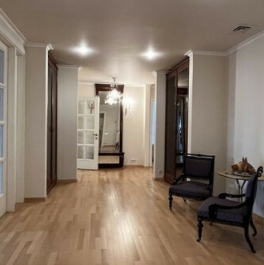 Аренда 3-комн квартиры на вторичном рынке Казачий 2-й пер,  д. 6