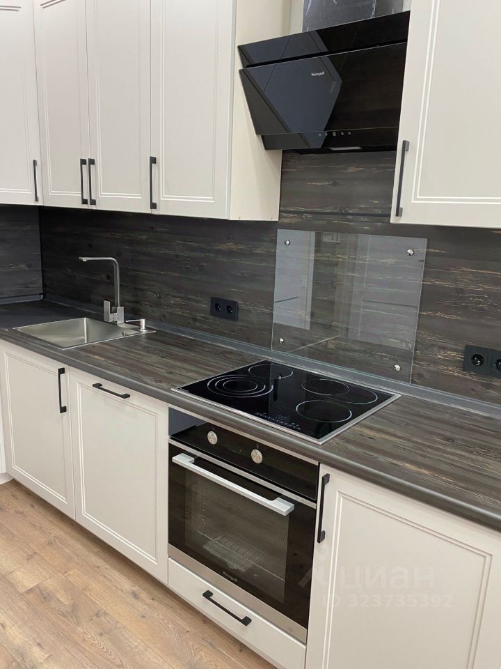 Аренда 2-комн квартиры на вторичном рынке Международный кв-л, Клязьма-Старбеево мкр, улица Береговая, 6