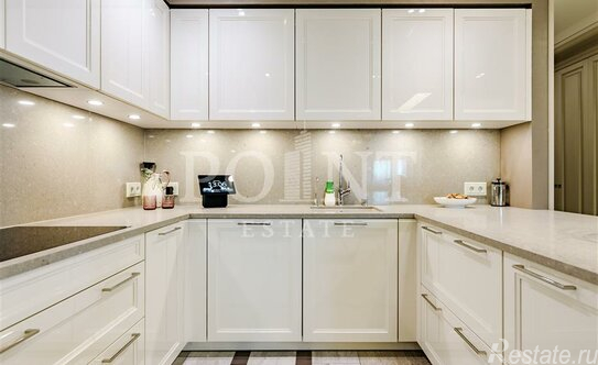 Продажа 4-комн квартиры на вторичном рынке улица Исаковского,  д. 39 к1