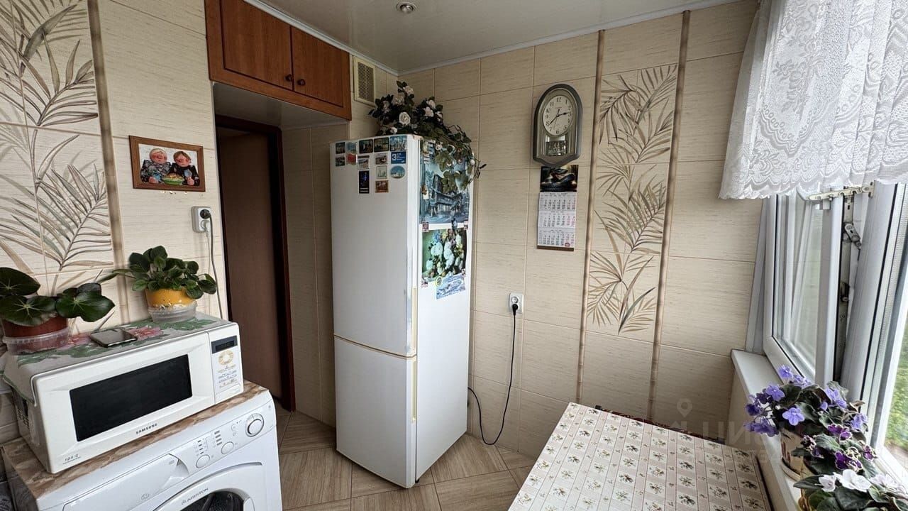 Продажа 3-комн квартиры на вторичном рынке Коммунар г., улица Школьная, 24