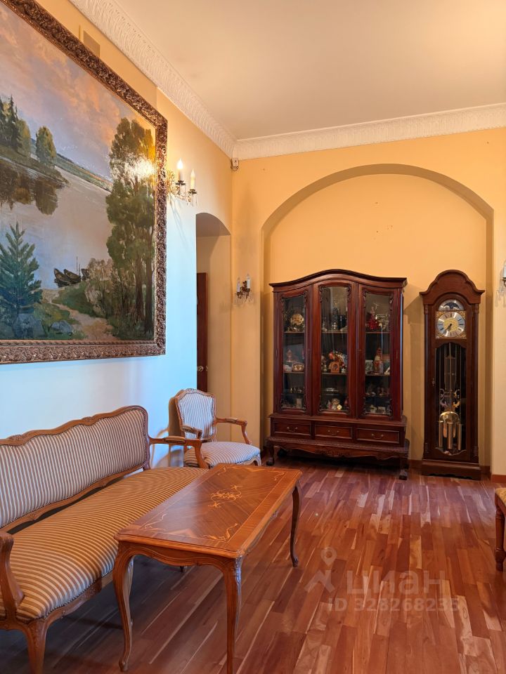 Продажа 6-комн квартиры на вторичном рынке Пожарский пер,  д. 10