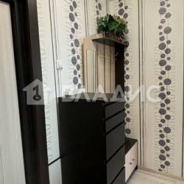 Продажа 1-комн квартиры на вторичном рынке Нововатутинская 3-я ул,  д. 13,  к. 2