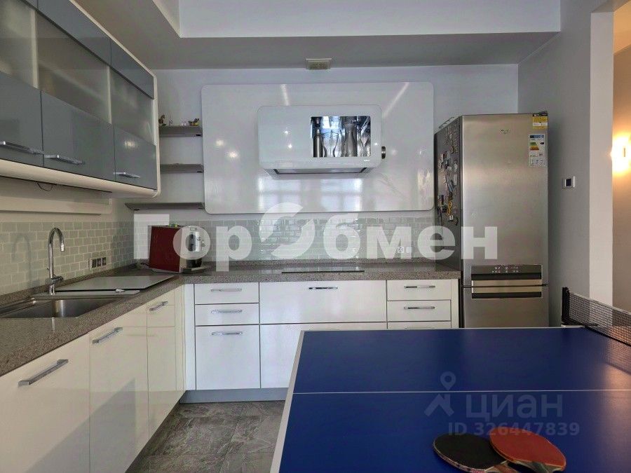 Продажа 4-комн квартиры на вторичном рынке улица Крылатские Холмы,  д. 47